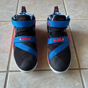 LeBron Zoom Soldier 9 sz 6.5Y